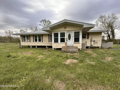 8715 Champagne Dr, Youngsville, LA 70592
