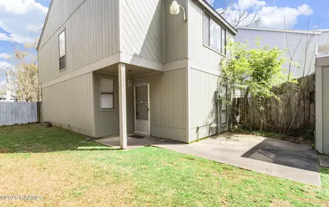 14 Larkspur Ln, Lafayette, LA 70507