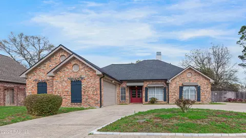 408 Bon Mange Cir, Lafayette, LA 70506