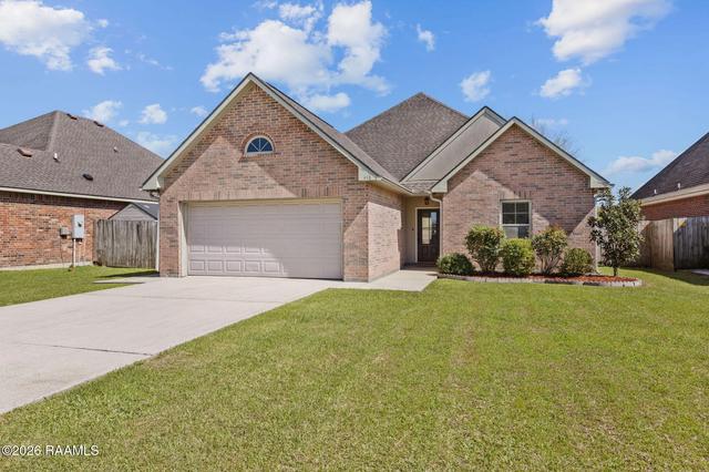 418 Clay Ridge Dr, Youngsville, LA 70592