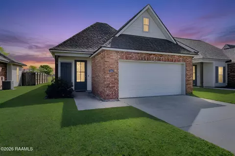 214 Adry Ln, Youngsville, LA 70592