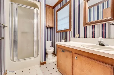 Bath - 200 N Trahan Ave, Kaplan, LA 70548 photo 2 of 3