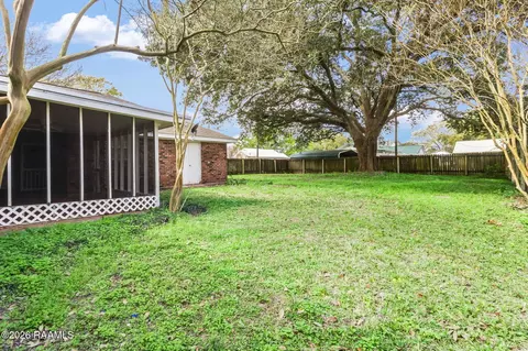 Exterior - 200 N Trahan Ave, Kaplan, LA 70548 photo 3 of 5