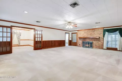 Living - 200 N Trahan Ave, Kaplan, LA 70548 photo 2 of 3