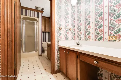 Bath - 200 N Trahan Ave, Kaplan, LA 70548 photo 3 of 3