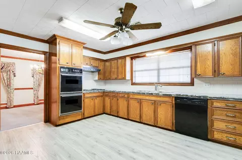 Kitchen - 200 N Trahan Ave, Kaplan, LA 70548 photo 1 of 4