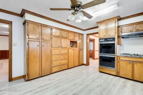 Kitchen - 200 N Trahan Ave, Kaplan, LA 70548 photo 2 of 4