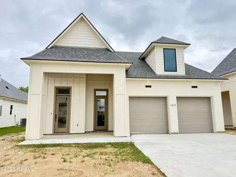 109 Cliffside Dr, Youngsville, LA 70592