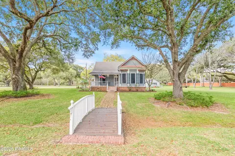 8916 Eastwood Dr, Abbeville, LA 70510