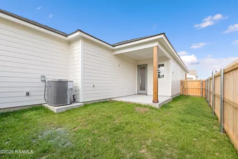 Exterior - 201 Boxview St, Scott, LA 70583 photo 6 of 13