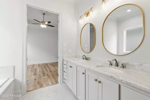 Bath - 201 Boxview St, Scott, LA 70583 photo 2 of 4