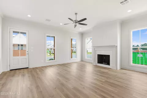 Living - 201 Boxview St, Scott, LA 70583 photo 2 of 3