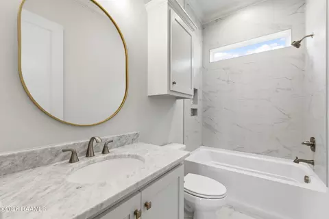Bath - 201 Boxview St, Scott, LA 70583 photo 3 of 4