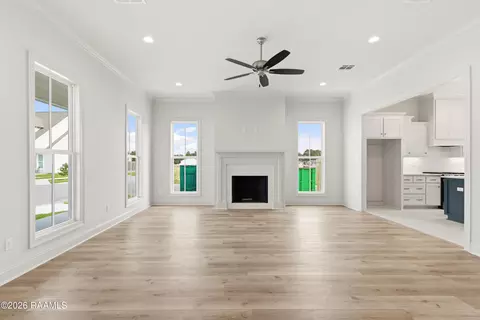 Living - 201 Boxview St, Scott, LA 70583 photo 1 of 3