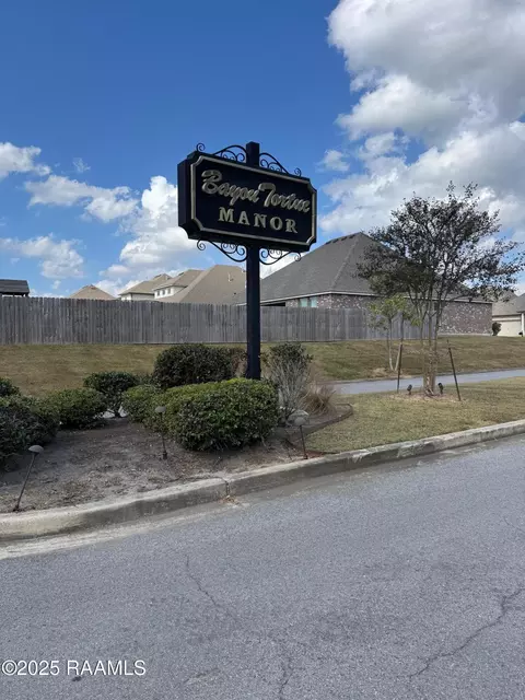 115 Snapping Ln, Broussard, LA 70518 photo 2