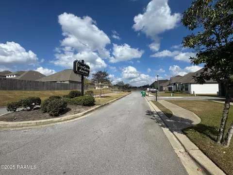 115 Snapping Ln, Broussard, LA 70518 photo 3