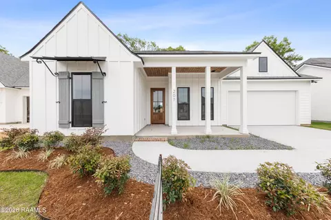 207 Grand Oak Dr, Broussard, LA 70518