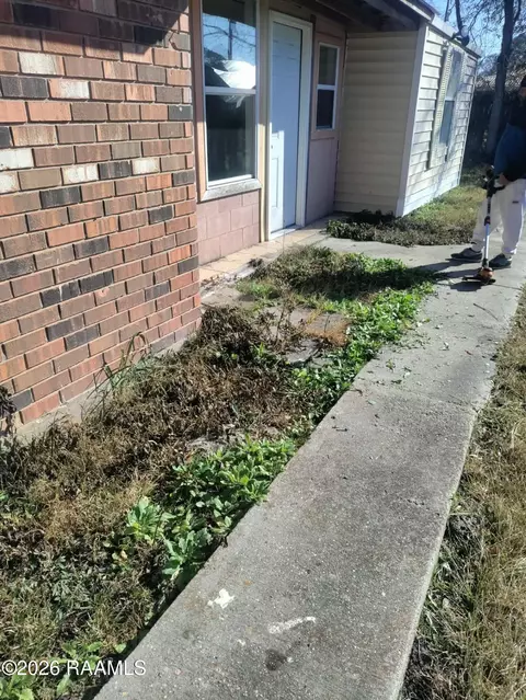 Exterior - 214 Ebony Dr, Opelousas, LA 70570 photo 1 of 4