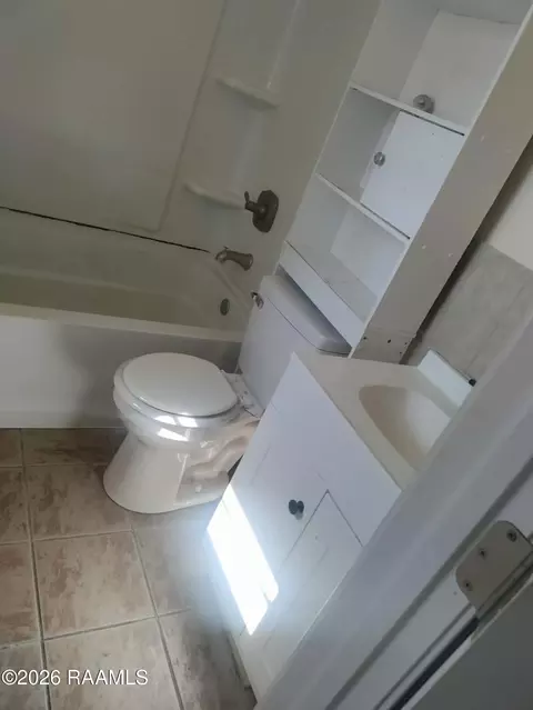 Bath - 214 Ebony Dr, Opelousas, LA 70570 photo 1 of 3