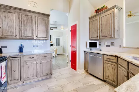 Kitchen - 111 Windrush Ln, Lafayette, LA 70506 photo 3 of 3