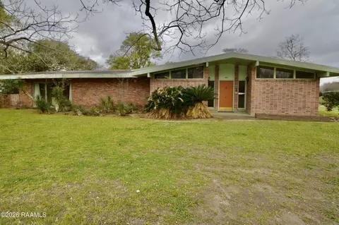 1915 N River Oaks Dr, Abbeville, LA 70510