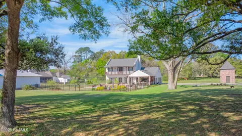 732 Louis Arceneaux Rd, Lafayette, LA 70507