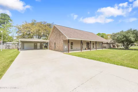 746 Sidney Dr, Breaux Bridge, LA 70517