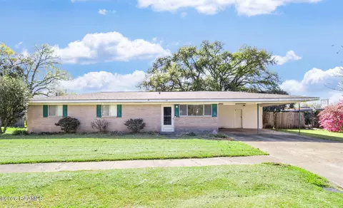 98 Birch Dr, Lafayette, LA 70506