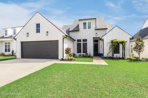 202 Amsterdam Ave, Youngsville, LA 70592