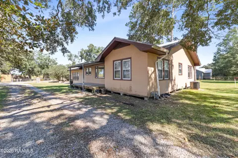 1002 Mimosa Ln, Saint Martinville, LA 70582