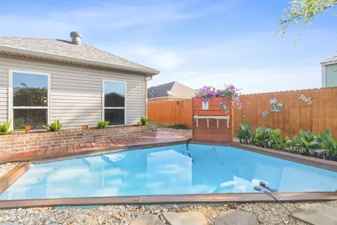Exterior - 107 Cezanne Dr, Rayne, LA 70578 photo 9 of 12