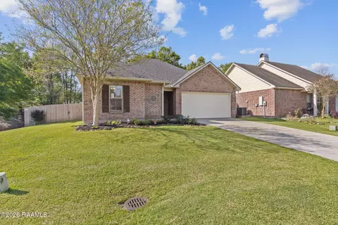 201 Dustin Cir, Broussard, LA 70518
