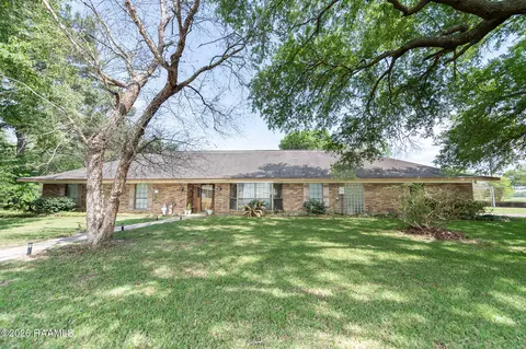 1011 Dove Dr, Ville Platte, LA 70586