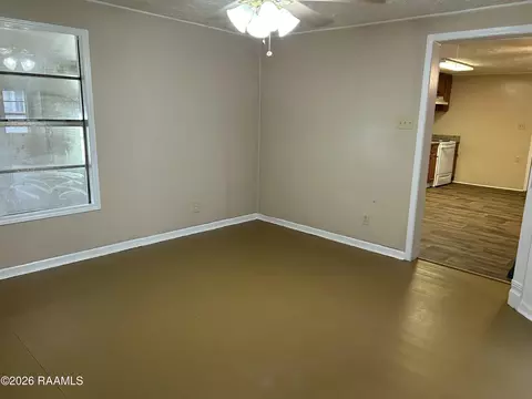 Living - 911 Sunset St, Scott, LA 70583 photo 1 of 3