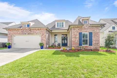 306 Last Quarter Dr, Youngsville, LA 70592