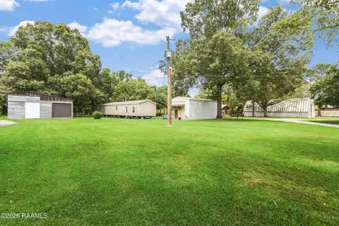 353 St Clair Rd # B, Breaux Bridge, LA 70517
