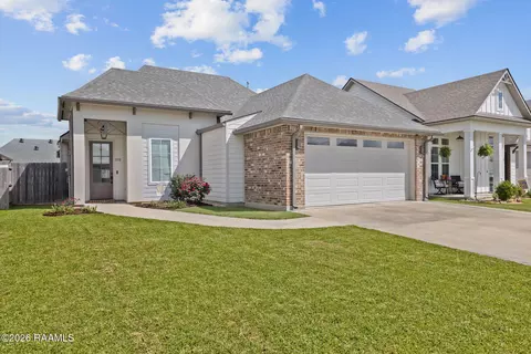 215 Whispering Meadows Rd, Broussard, LA 70518