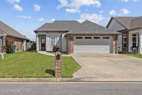 215 Whispering Meadows Rd, Broussard, LA 70518