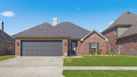 210 Cedar Grove Dr, Youngsville, LA 70592