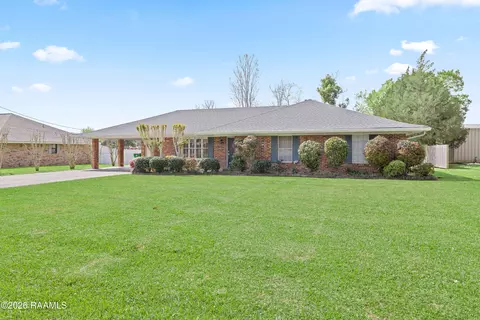 302 E Magnolia Ave, Abbeville, LA 70510