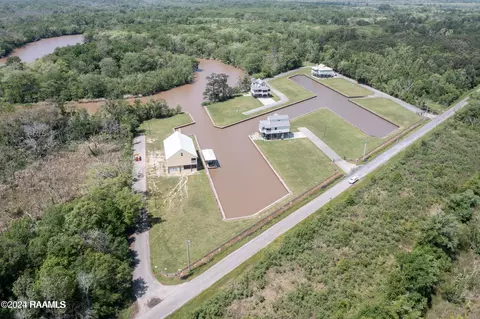 9403 Wahoo Ln, Abbeville, LA 70510
