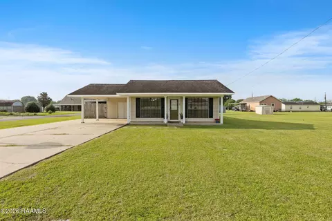 1608 E B North St, Rayne, LA 70578