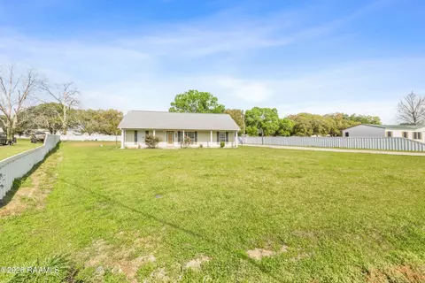 1020 Cyrus Dr, Saint Martinville, LA 70582