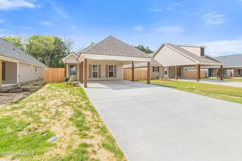 219 Camerons Cove Dr, Carencro, LA 70520