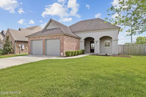 100 Birchview Dr, Broussard, LA 70518