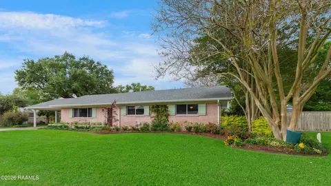 208 Robert Dr, Lafayette, LA 70506