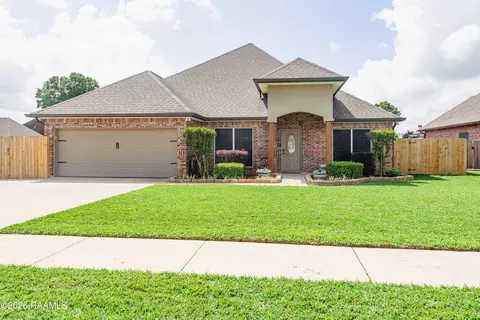 101 Shadowbrook Ln, Youngsville, LA 70592