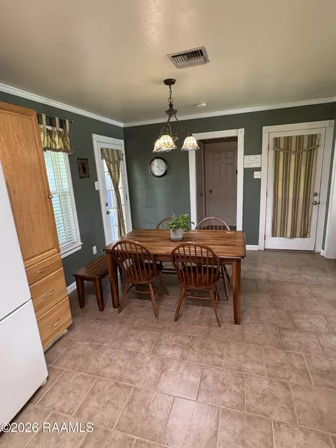 Dining - 116 Westward Ave, Scott, LA 70583 photo 2 of 3