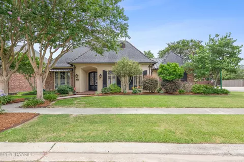 100 Emily Cir, Lafayette, LA 70508