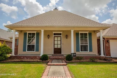 611 Southlake Cir, Youngsville, LA 70592